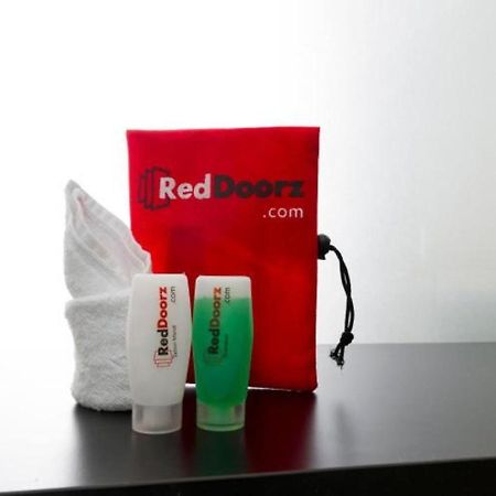 Reddoorz Plus @ Jalan Pemuda Jakarta Exteriör bild