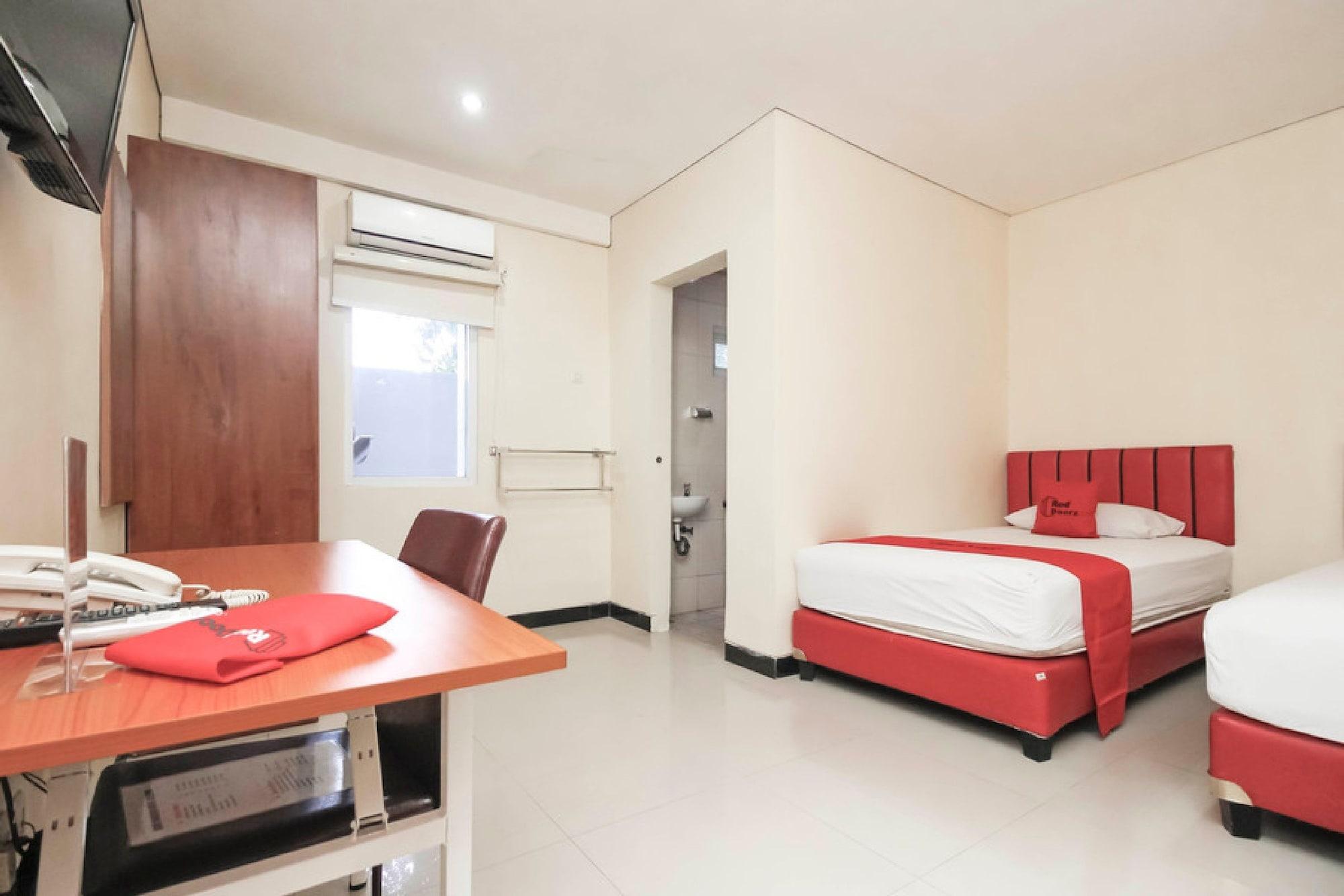 Reddoorz Plus @ Jalan Pemuda Jakarta Exteriör bild
