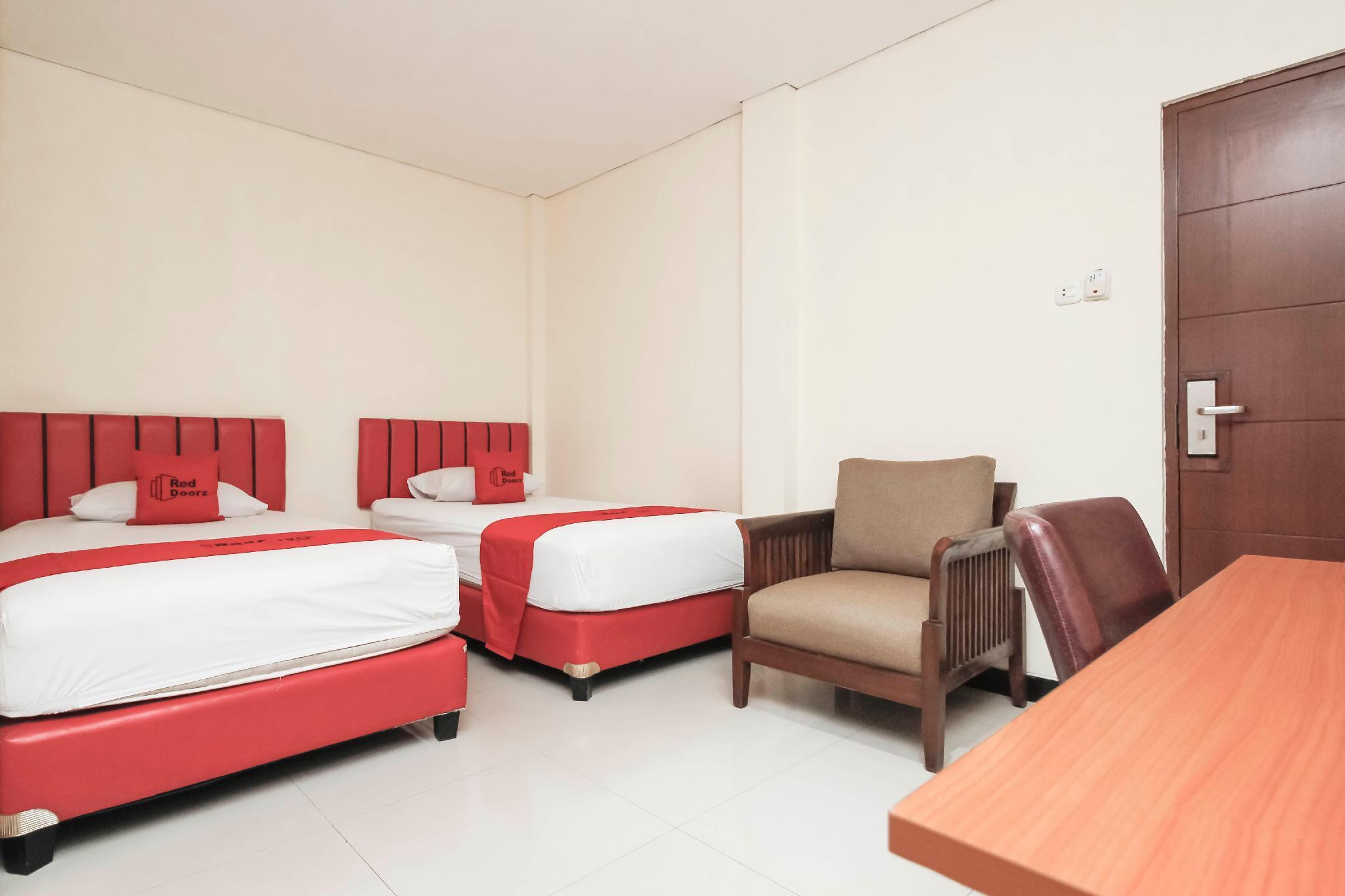 Reddoorz Plus @ Jalan Pemuda Jakarta Exteriör bild