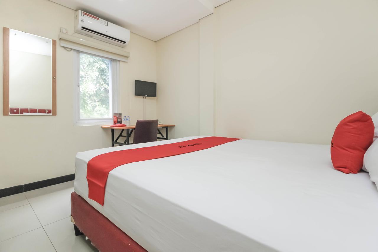 Reddoorz Plus @ Jalan Pemuda Jakarta Exteriör bild