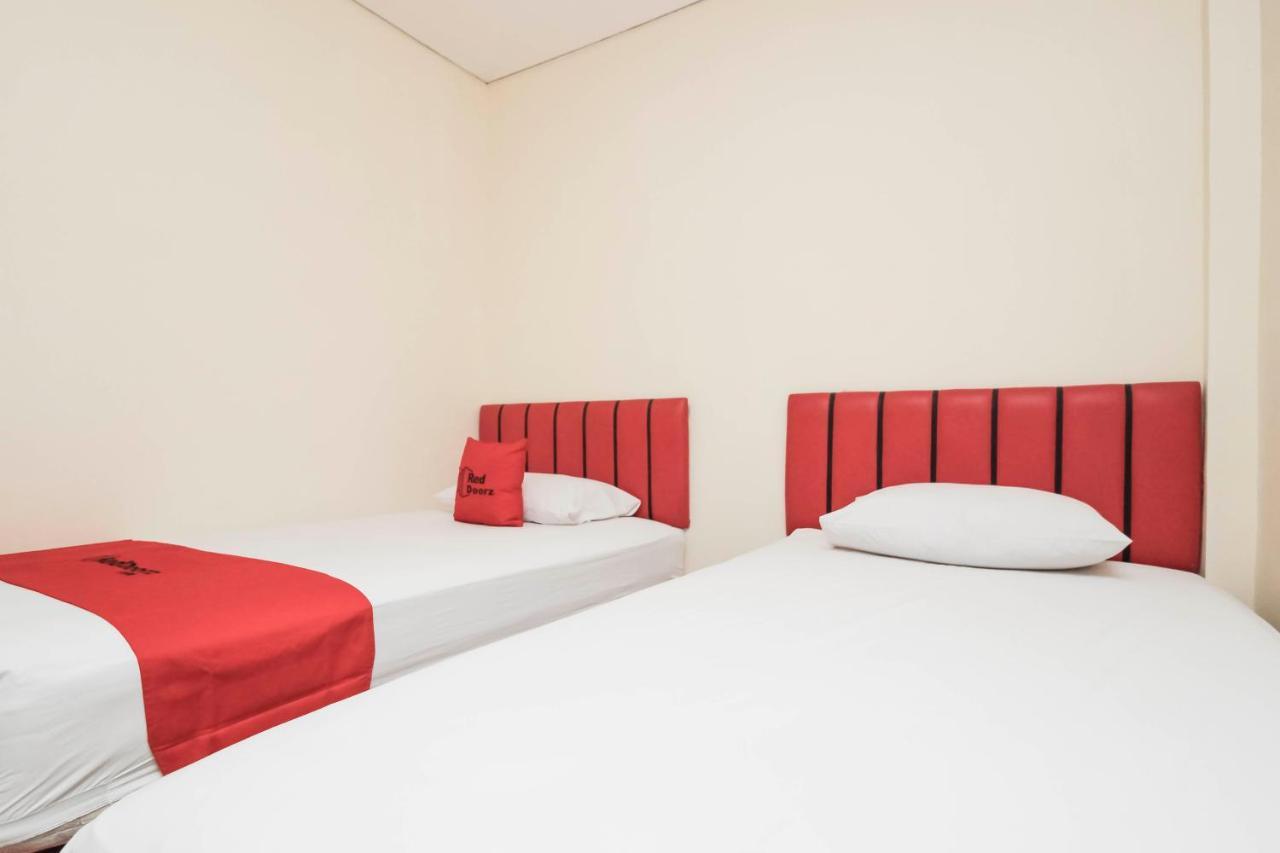 Reddoorz Plus @ Jalan Pemuda Jakarta Exteriör bild