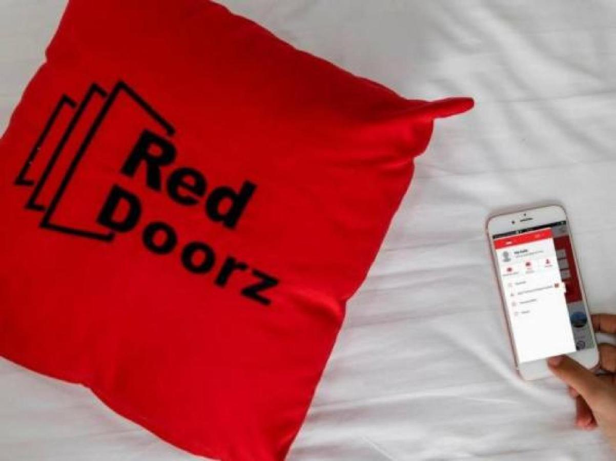 Reddoorz Plus @ Jalan Pemuda Jakarta Exteriör bild